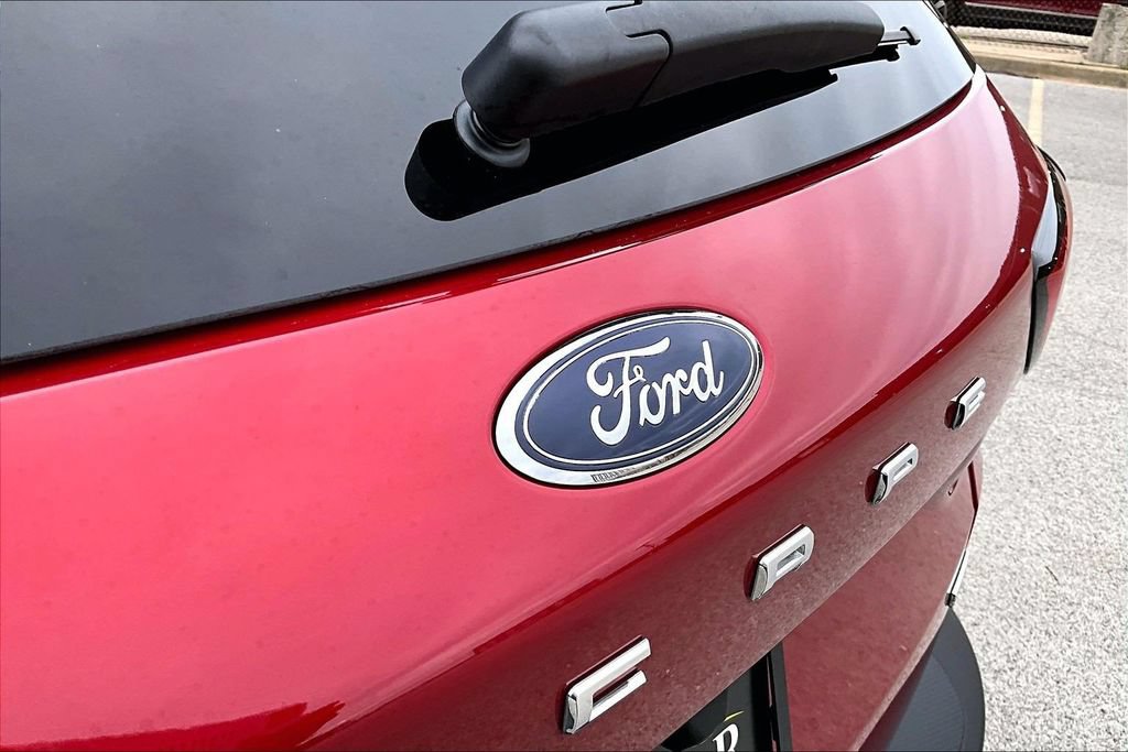 Certified 2025 Ford Escape SE w/ PHEV Premium Package FWD image 31