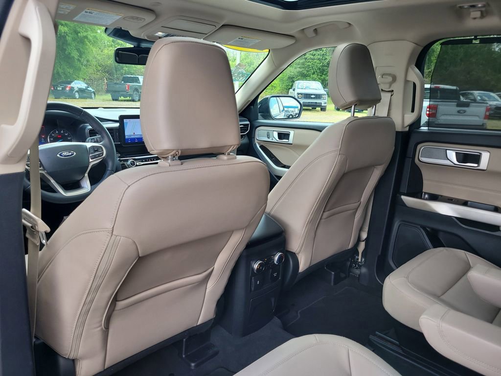 Certified 2022 Ford Explorer Limited w/ Equipment Group 301A image 10