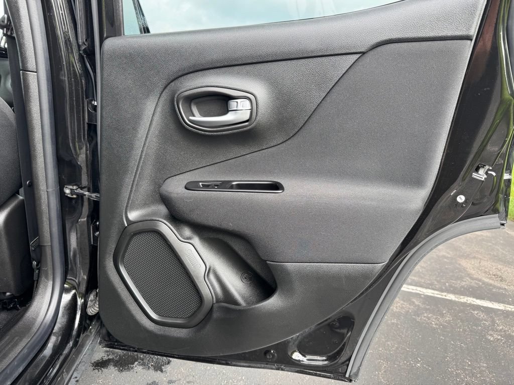 Used 2021 Jeep Renegade Latitude AWD/4WD image 26