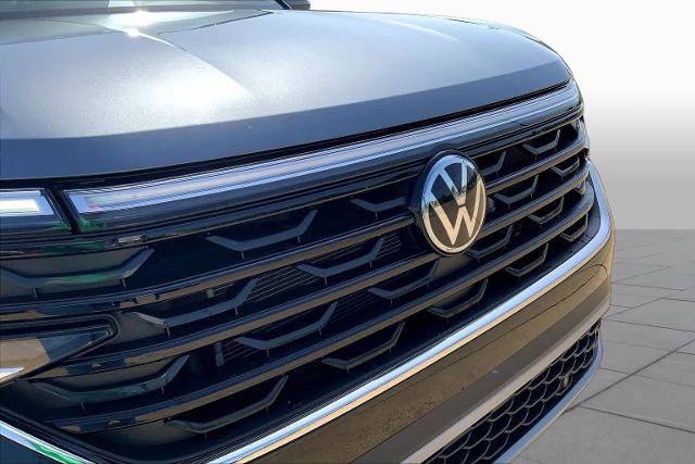 Used 2025 Volkswagen Atlas Cross Sport SE FWD image 30