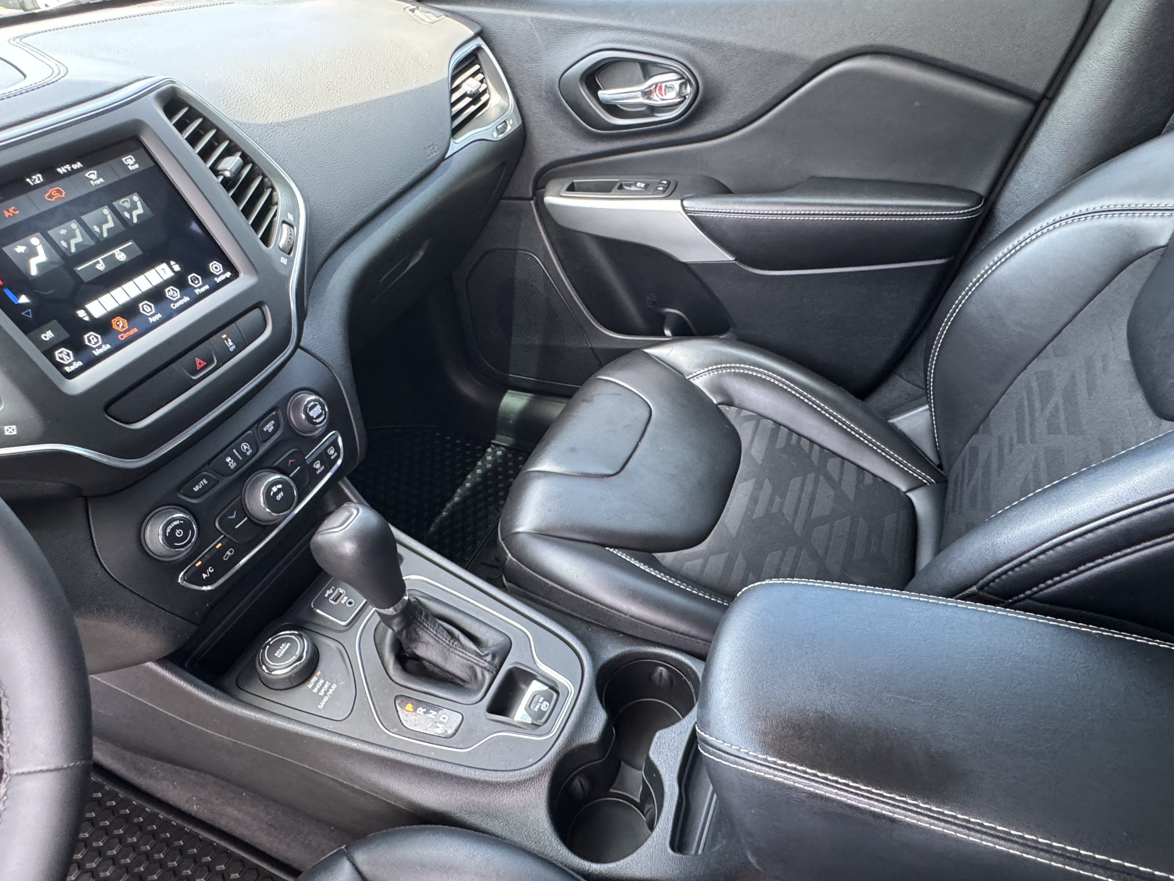 Used 2022 Jeep Cherokee Latitude AWD/4WD image 31