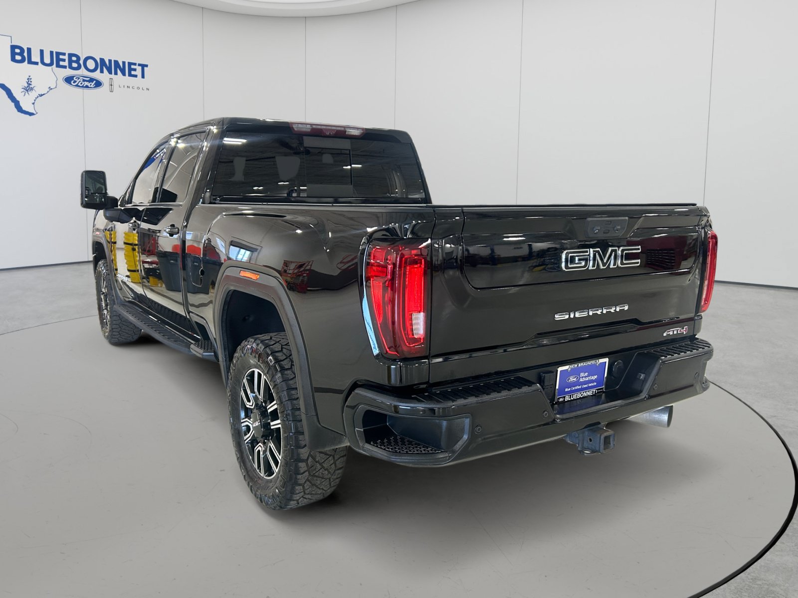 Used 2022 GMC Sierra 2500 AT4 w/ AT4 Premium Plus Package AWD/4WD image 7