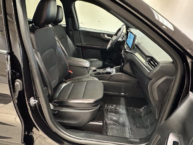 Certified 2025 Ford Escape ST-Line w/ Tech Pack #1 AWD/4WD image 8