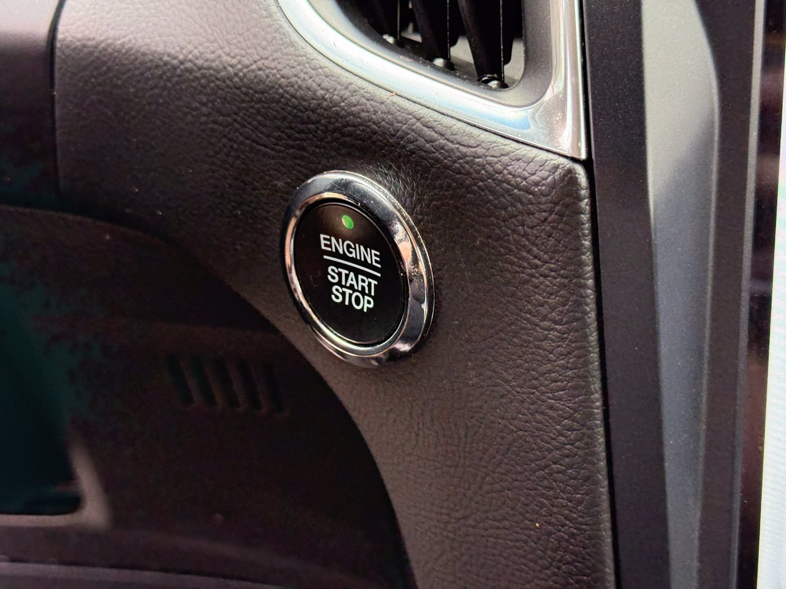 Certified 2023 Ford Edge Titanium AWD/4WD image 31