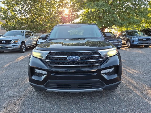Certified 2021 Ford Explorer XLT w/ Equipment Group 202A AWD/4WD image 2