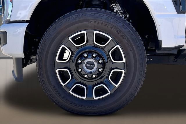 Certified 2025 Ford F250 Platinum w/ FX4 Off-Road Package AWD/4WD image 7