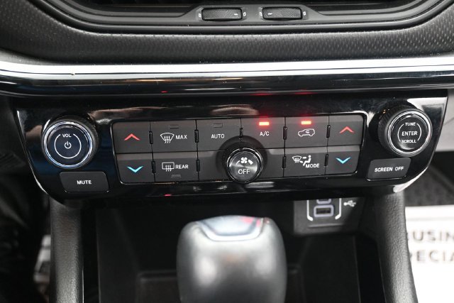 Used 2025 Jeep Compass Trailhawk AWD/4WD image 14