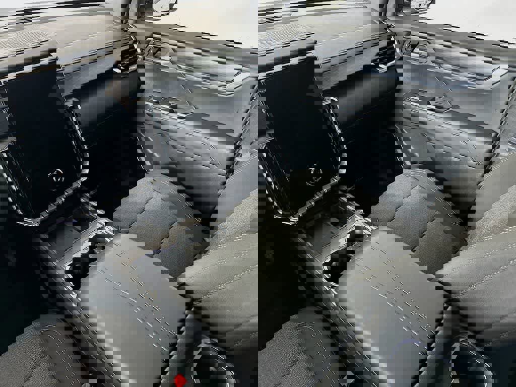 Used 2025 GMC Acadia Elevation image 14