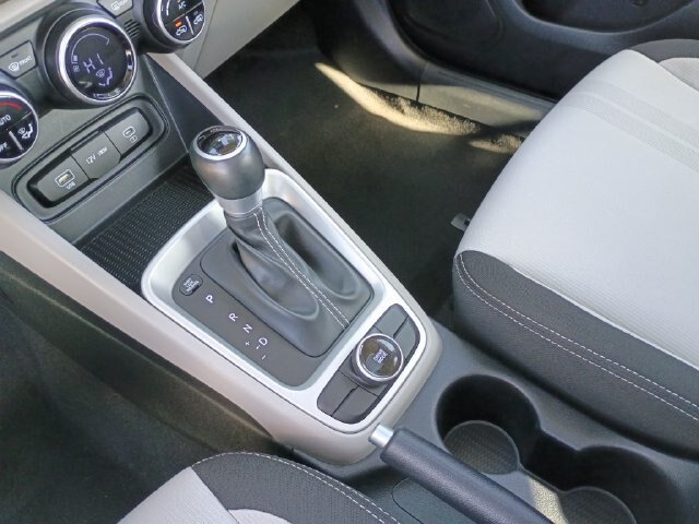 Used 2025 Hyundai Venue SEL FWD image 23