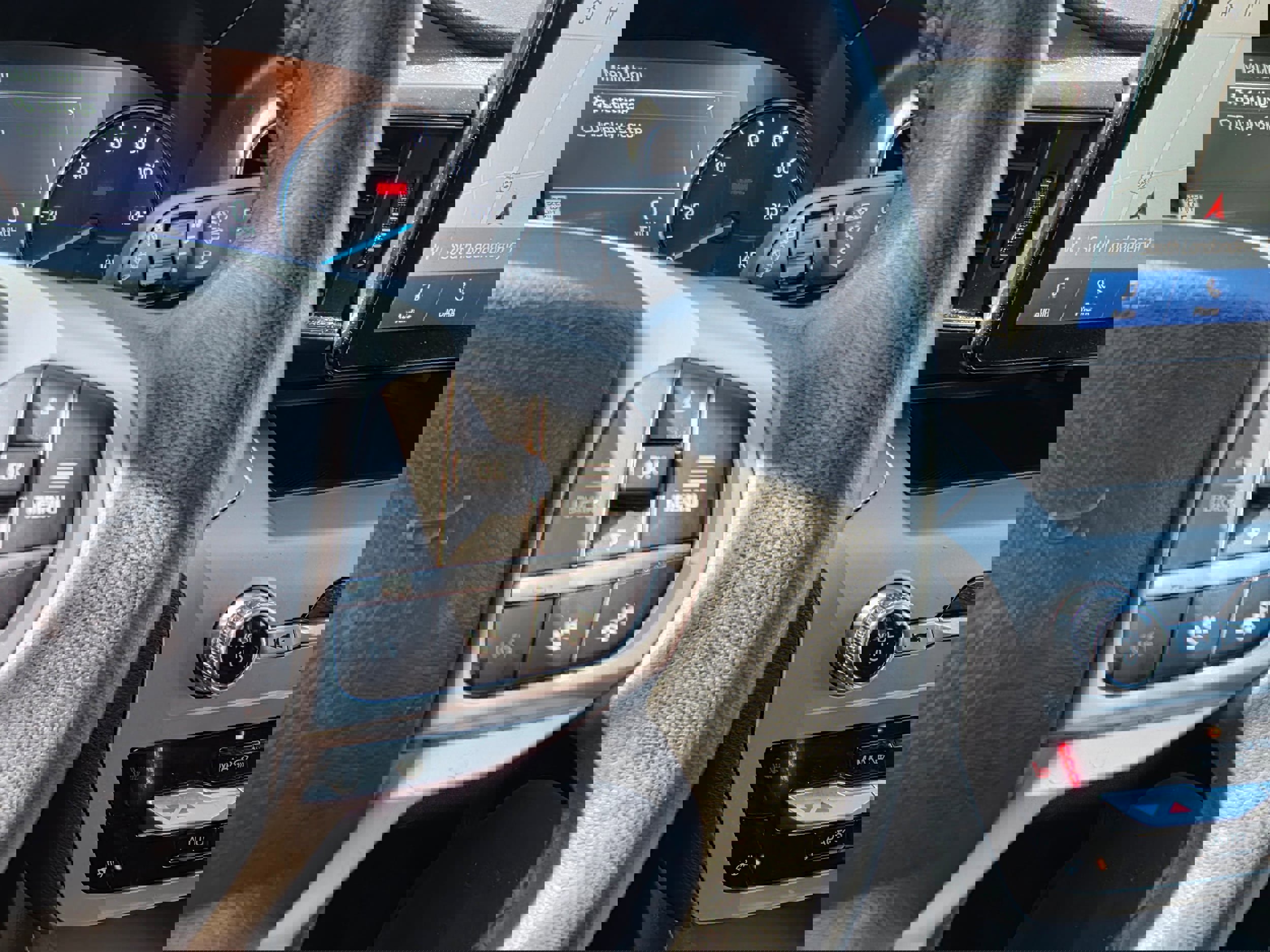 Certified 2022 Ford Explorer XLT w/ Equipment Group 202A image 16