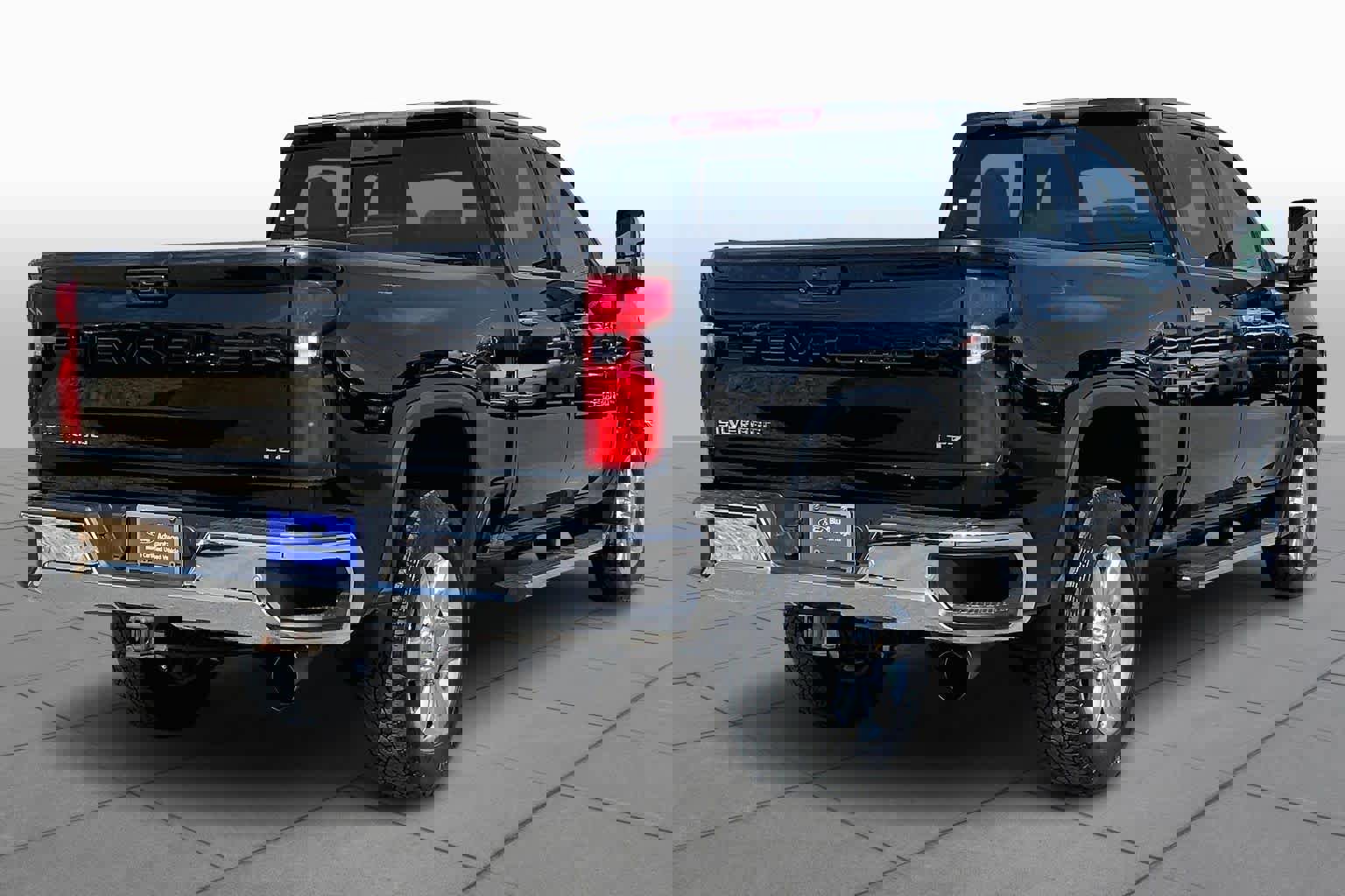 Used 2022 Chevrolet Silverado 2500 LTZ w/ LTZ Convenience Package image 3