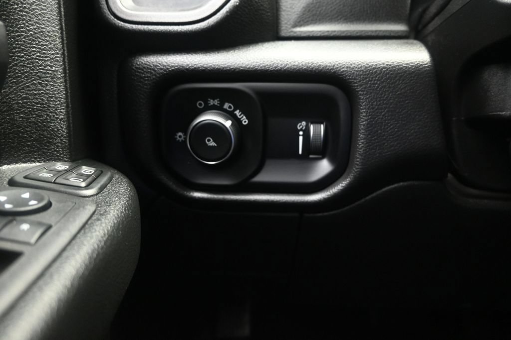 Used 2024 RAM 3500 Tradesman w/ Chrome Appearance Group AWD/4WD image 23
