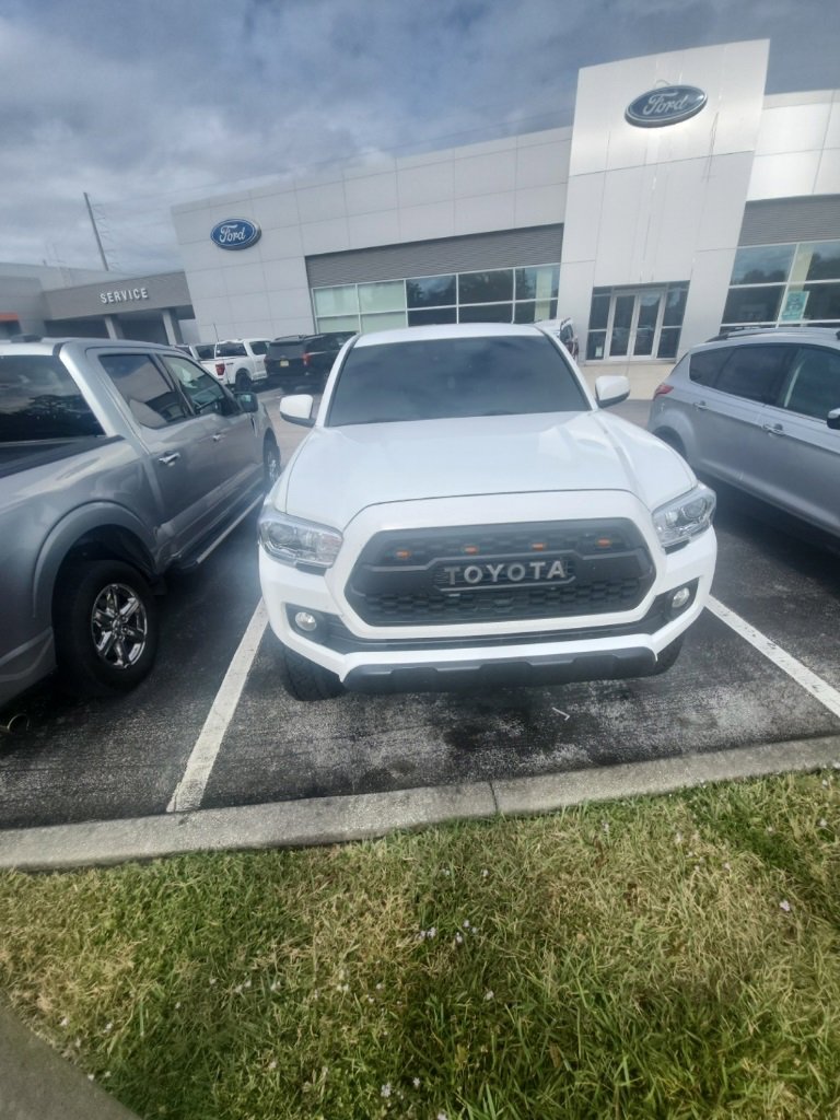 Used 2023 Toyota Tacoma TRD Off-Road w/ Technology Package image 3