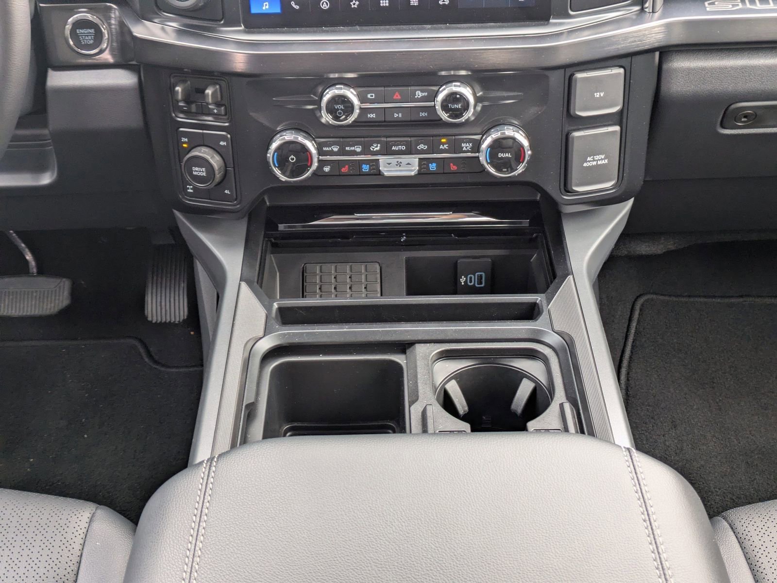 Certified 2026 Ford F250 Lariat w/ Black Appearance Package image 19