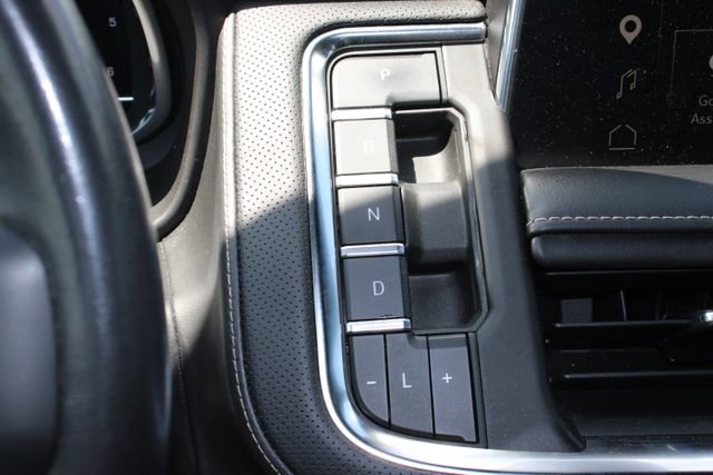 Used 2022 GMC Yukon SLT w/ SLT Premium Package AWD/4WD image 7