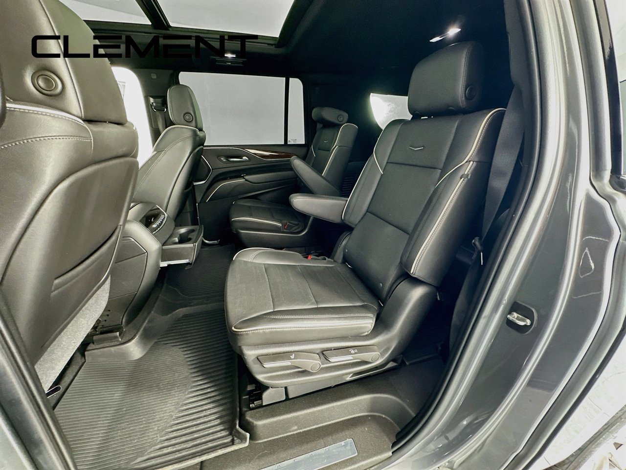 Used 2021 Cadillac Escalade ESV Premium Luxury AWD/4WD image 33