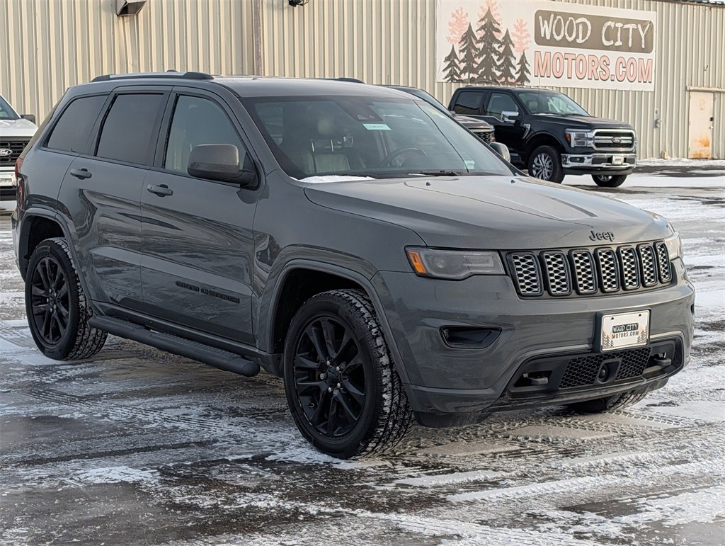 Used 2020 Jeep Grand Cherokee Altitude image 3