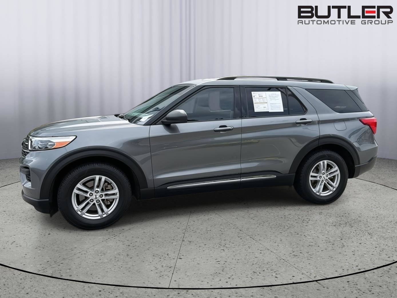 Certified 2023 Ford Explorer XLT RWD image 3