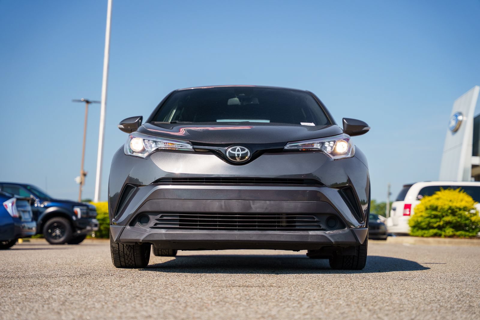 Used 2018 Toyota C-HR XLE FWD video 2