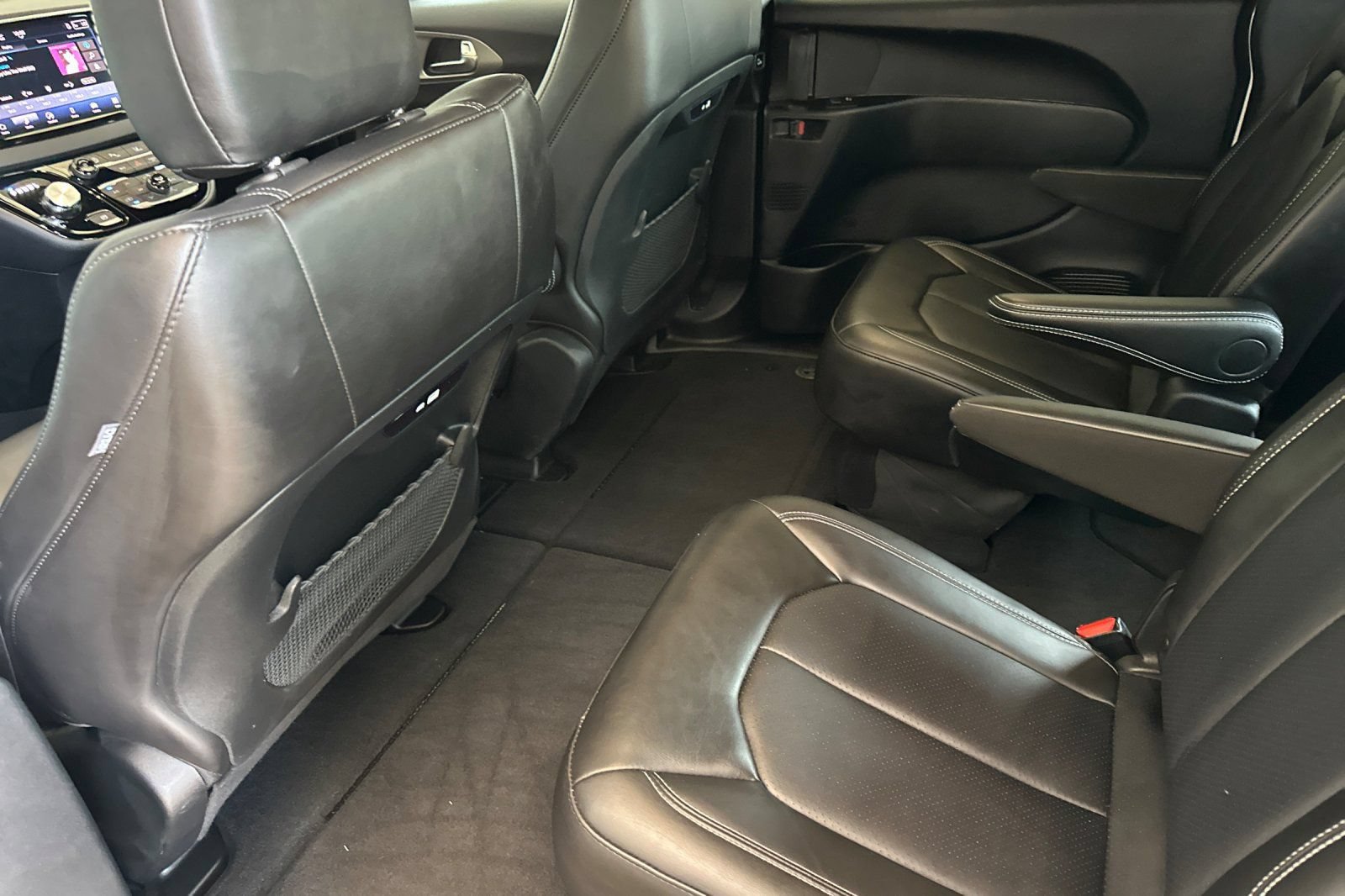 Used 2025 Chrysler Pacifica Select FWD image 12
