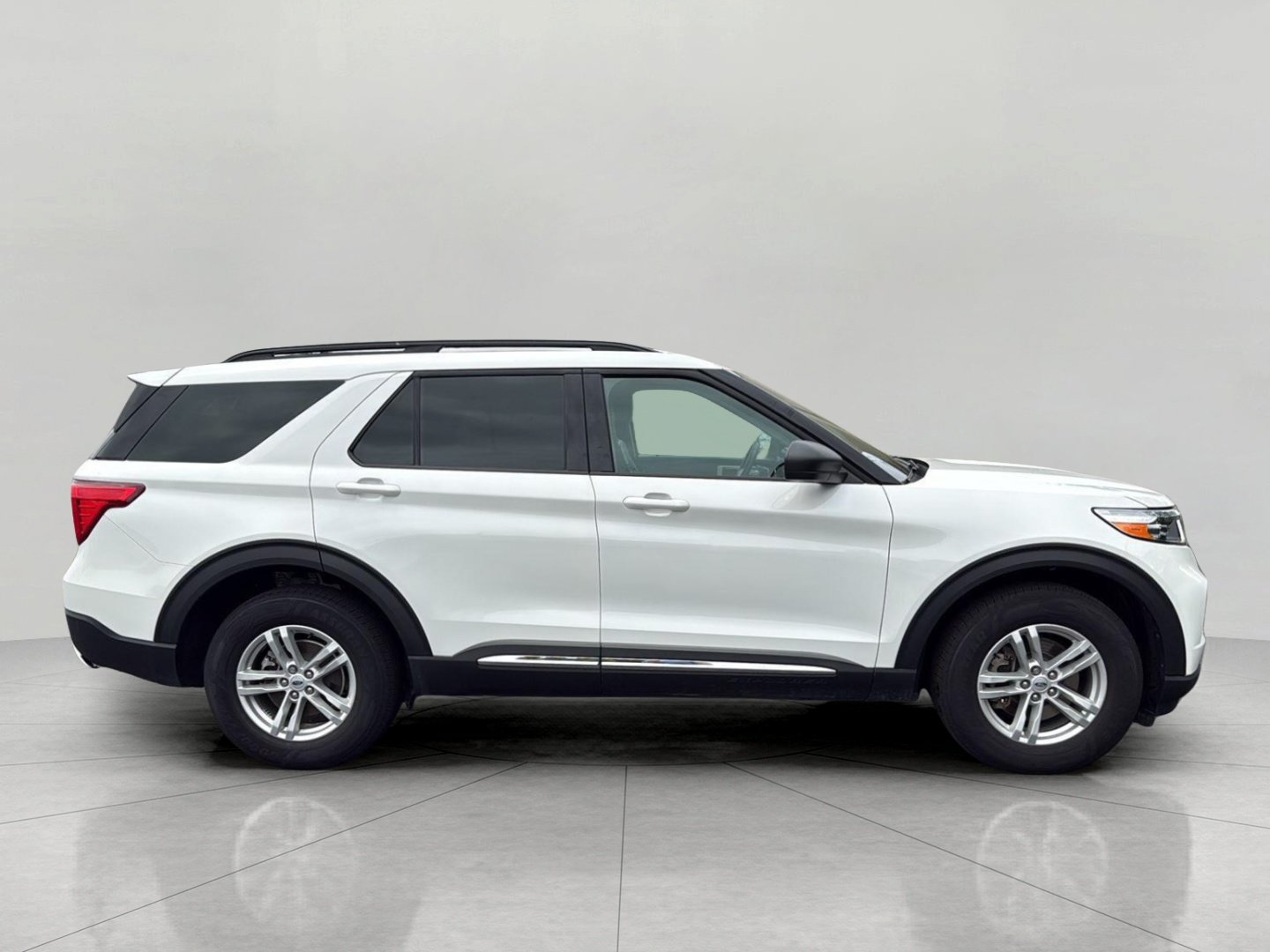Certified 2024 Ford Explorer XLT w/ Equipment Group 202A AWD/4WD image 8