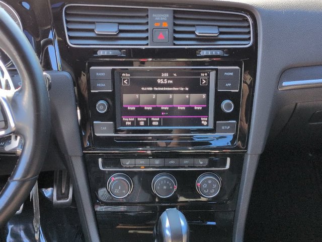 Used 2019 Volkswagen Golf 4-Door FWD image 21