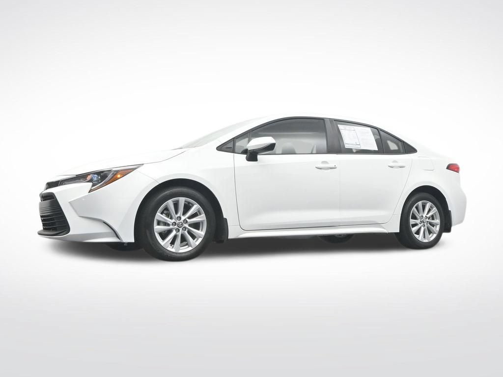 Used 2025 Toyota Corolla LE w/ LE Premium Package FWD image 31