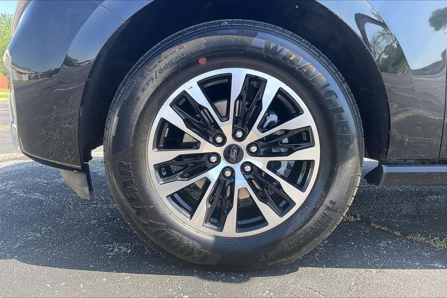 Certified 2025 Ford Expedition Platinum AWD/4WD image 9