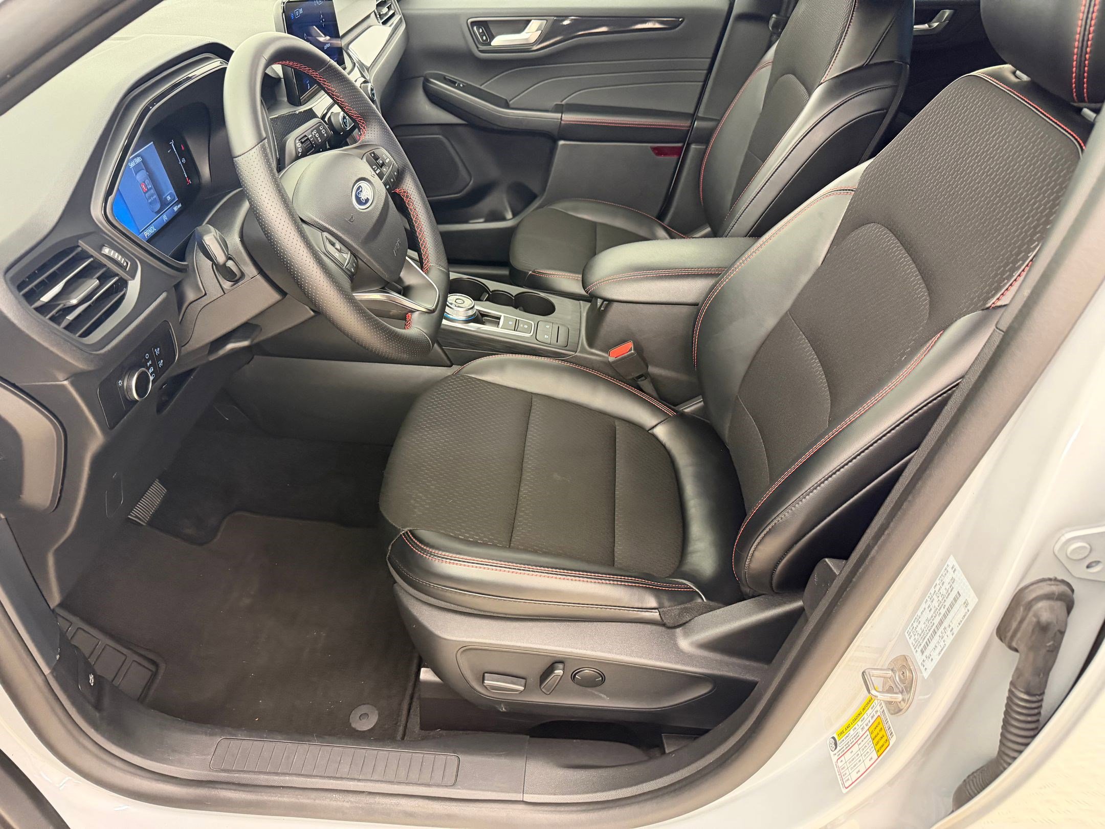 Certified 2025 Ford Escape ST-Line image 24