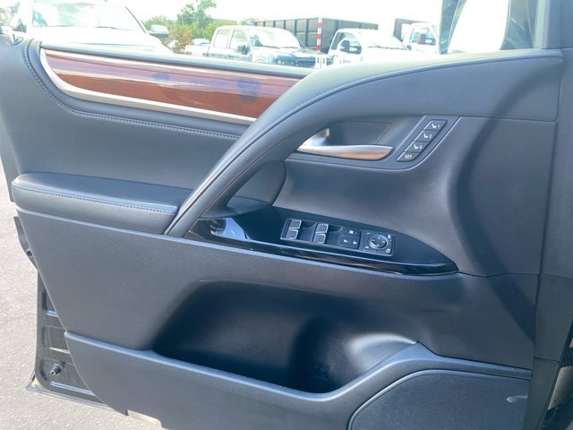 Used 2017 Lexus LX 570 4WD w/ Luxury Package image 10
