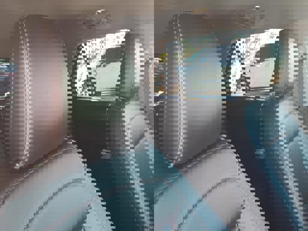 Certified 2022 Ford Explorer XLT w/ Equipment Group 202A image 12