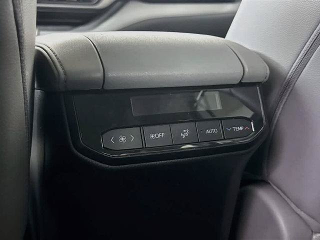 Used 2023 Toyota Highlander XLE FWD image 13