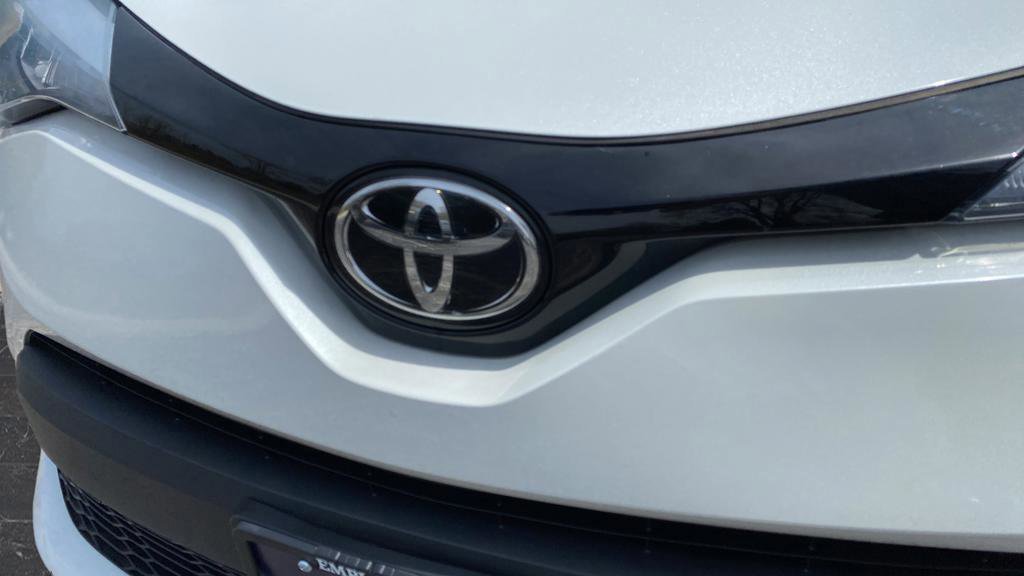 Used 2020 Toyota C-HR XLE FWD image 37