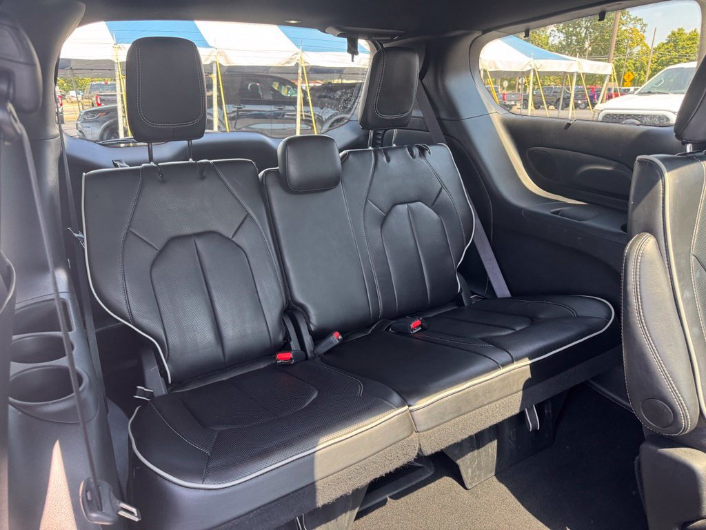 Used 2025 Chrysler Pacifica Limited FWD image 20