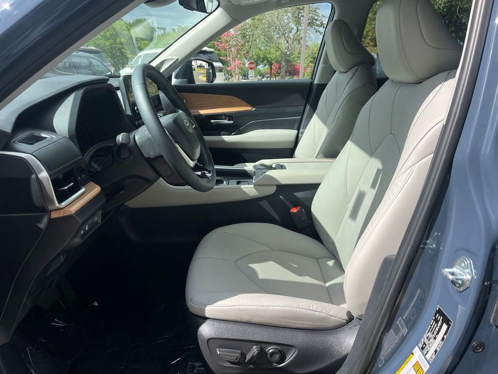 Used 2025 Toyota Grand Highlander FWD image 23