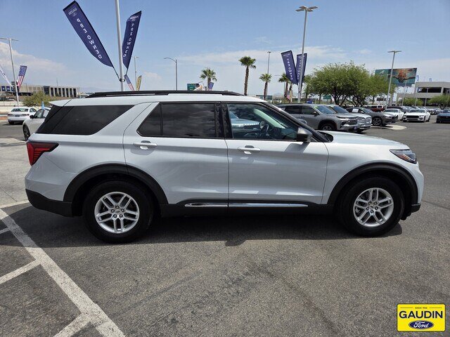 Certified 2025 Ford Explorer Active w/ Active Comfort Package RWD image 8