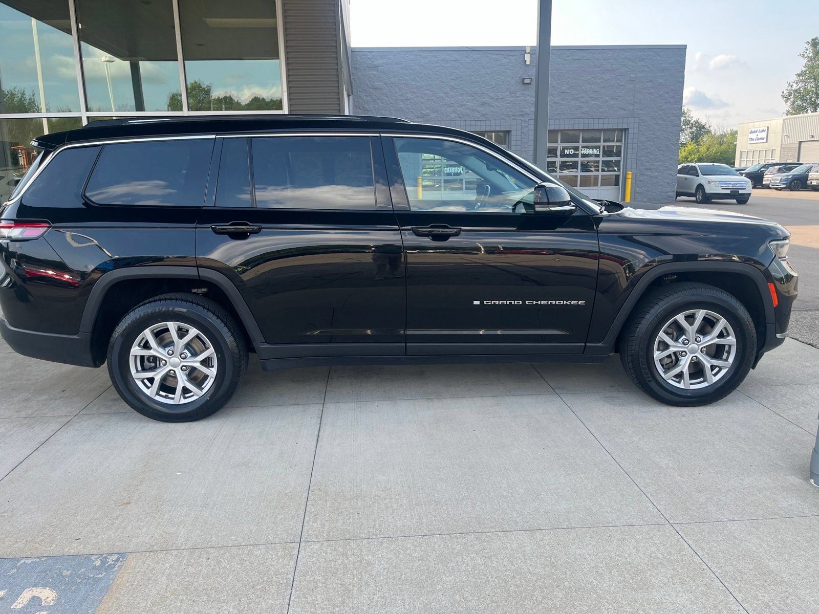 Used 2021 Jeep Grand Cherokee L Limited AWD/4WD image 7