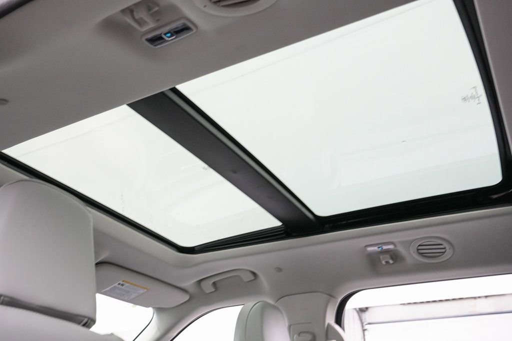 Certified 2025 Ford Explorer Platinum w/ LUX Leather Package image 20