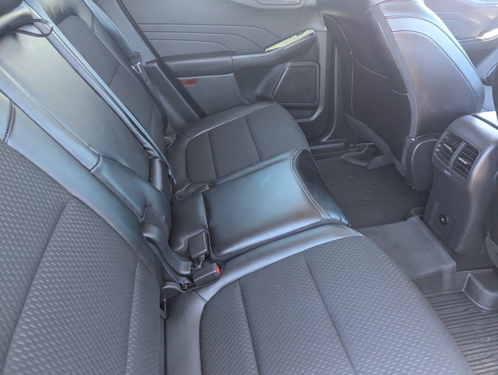 Certified 2025 Ford Escape SE image 14