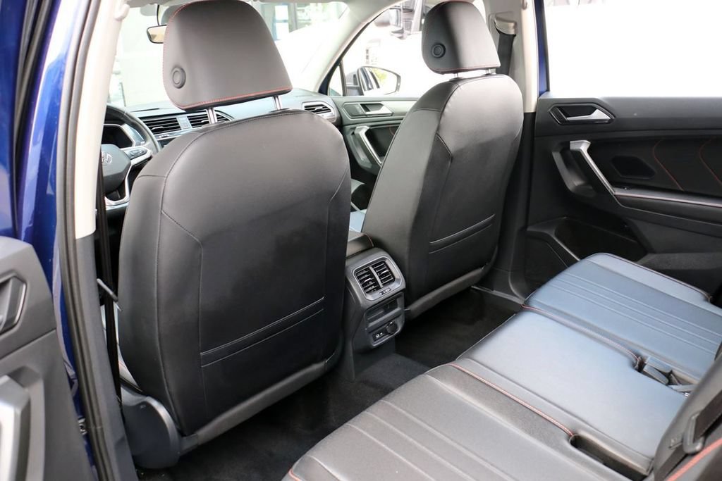 Used 2024 Volkswagen Tiguan SE AWD/4WD image 21