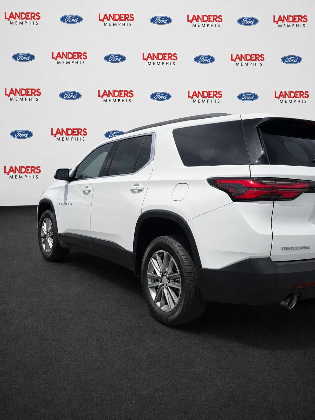 Used 2023 Chevrolet Traverse LT FWD image 9