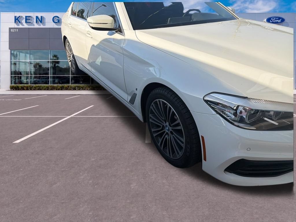 Used 2019 BMW 530e w/ Convenience Package RWD image 3