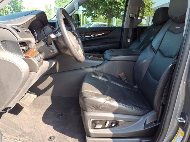 Used 2020 Cadillac Escalade Premium Luxury AWD/4WD image 17