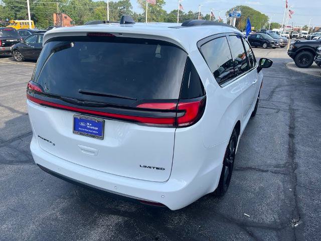 Used 2025 Chrysler Pacifica Limited FWD image 8