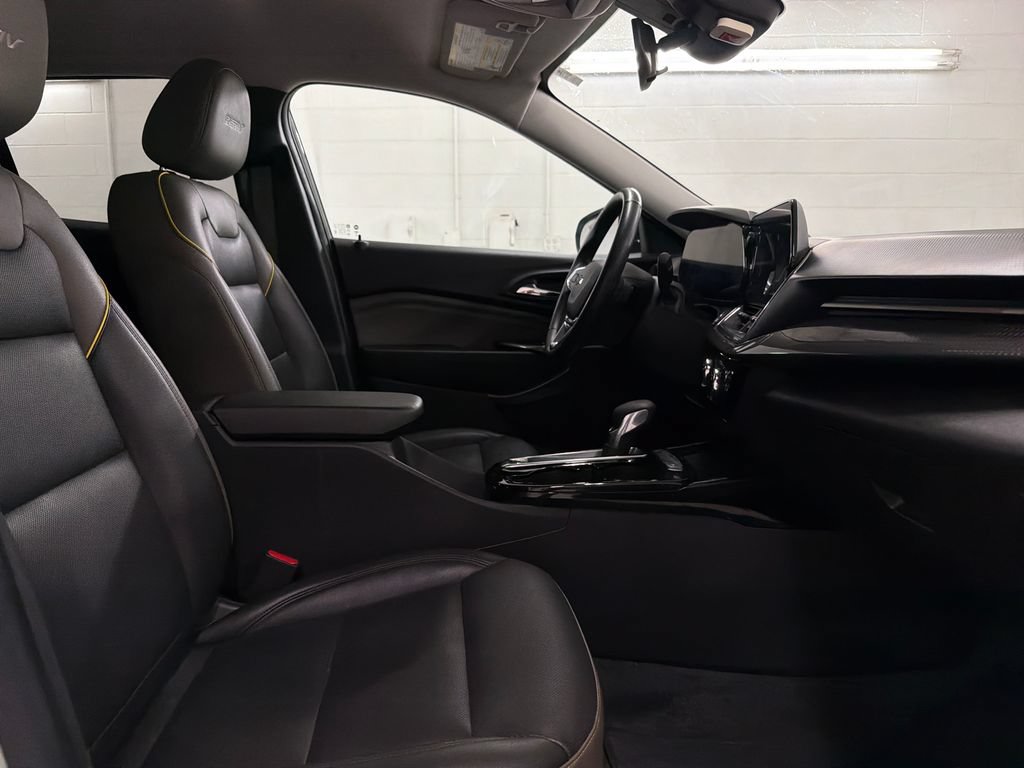 Used 2025 Chevrolet Trax ACTIV w/ Driver Confidence Package FWD image 29
