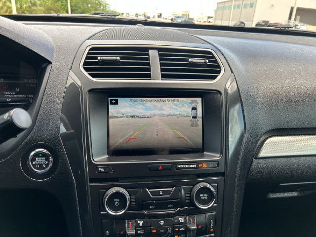 Certified 2018 Ford Explorer XLT w/ Equipment Group 202A FWD image 19