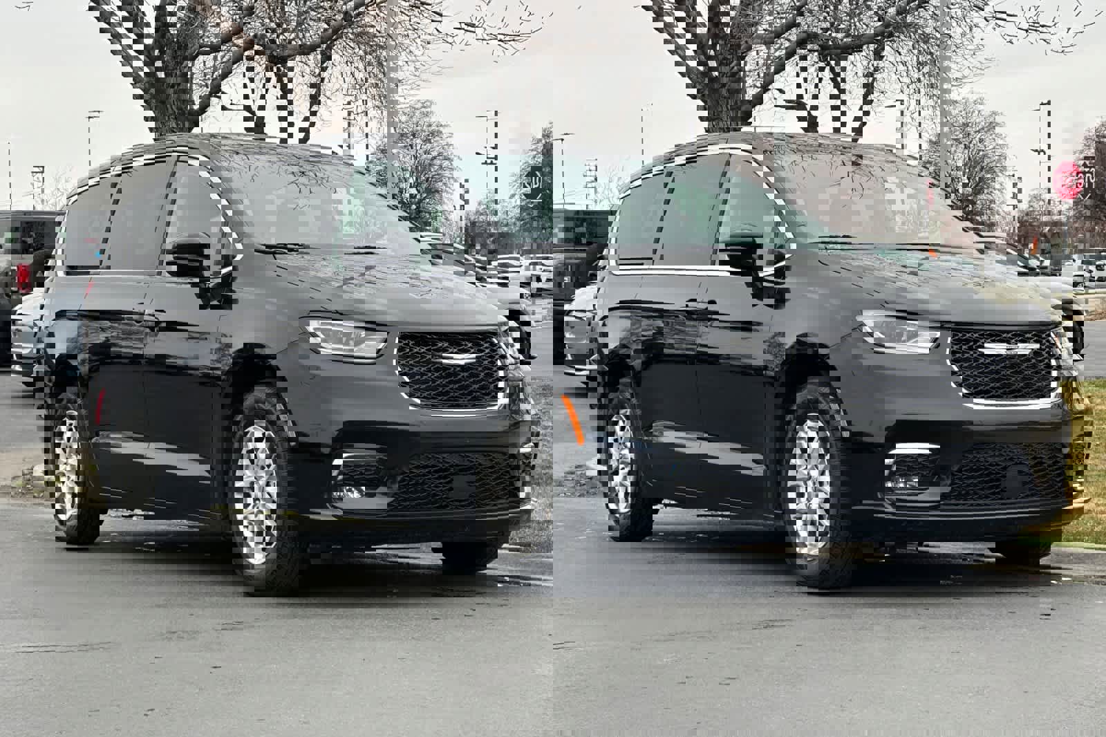 Used 2024 Chrysler Pacifica Touring-L image 9