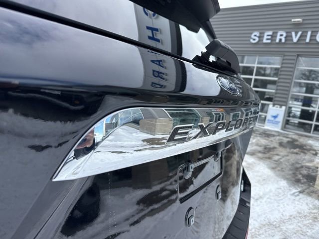 Certified 2021 Ford Explorer XLT w/ Equipment Group 202A image 8