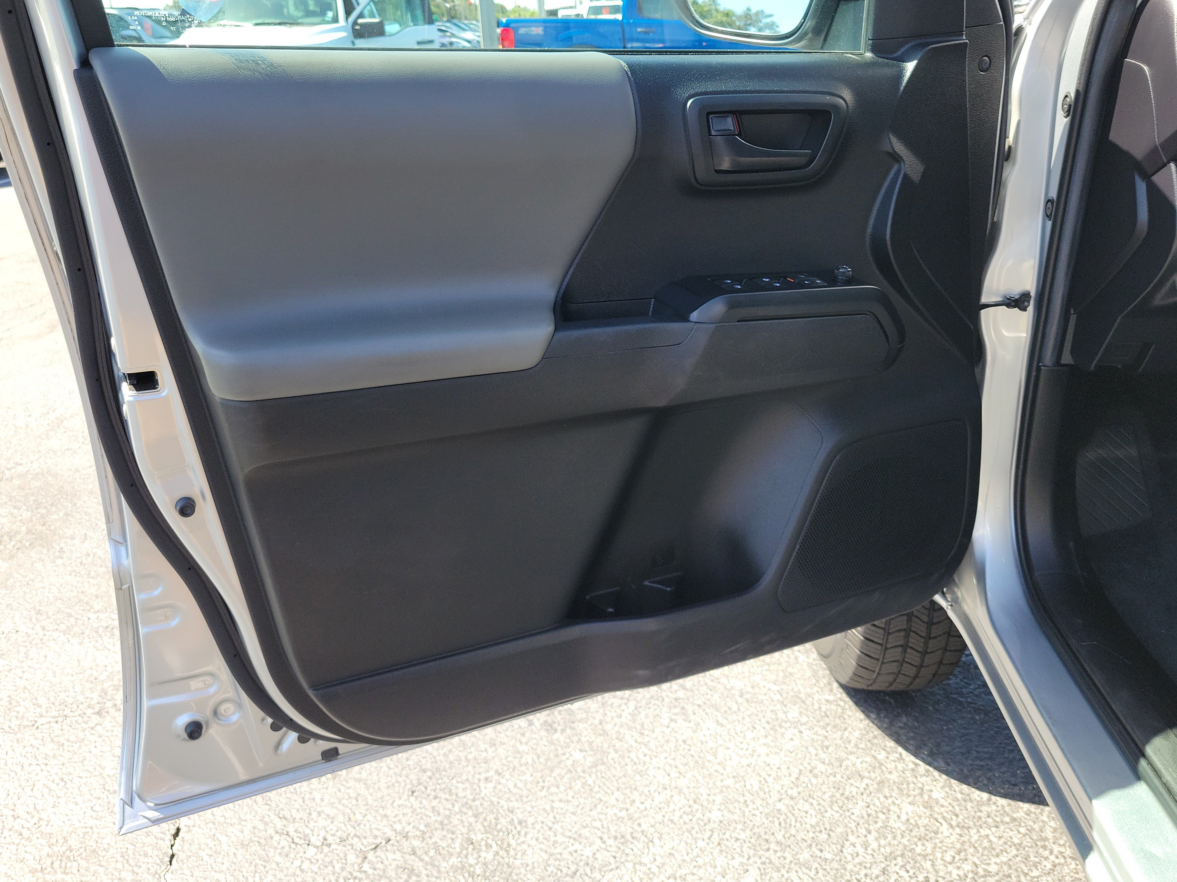 Used 2023 Toyota Tacoma SR AWD/4WD image 17