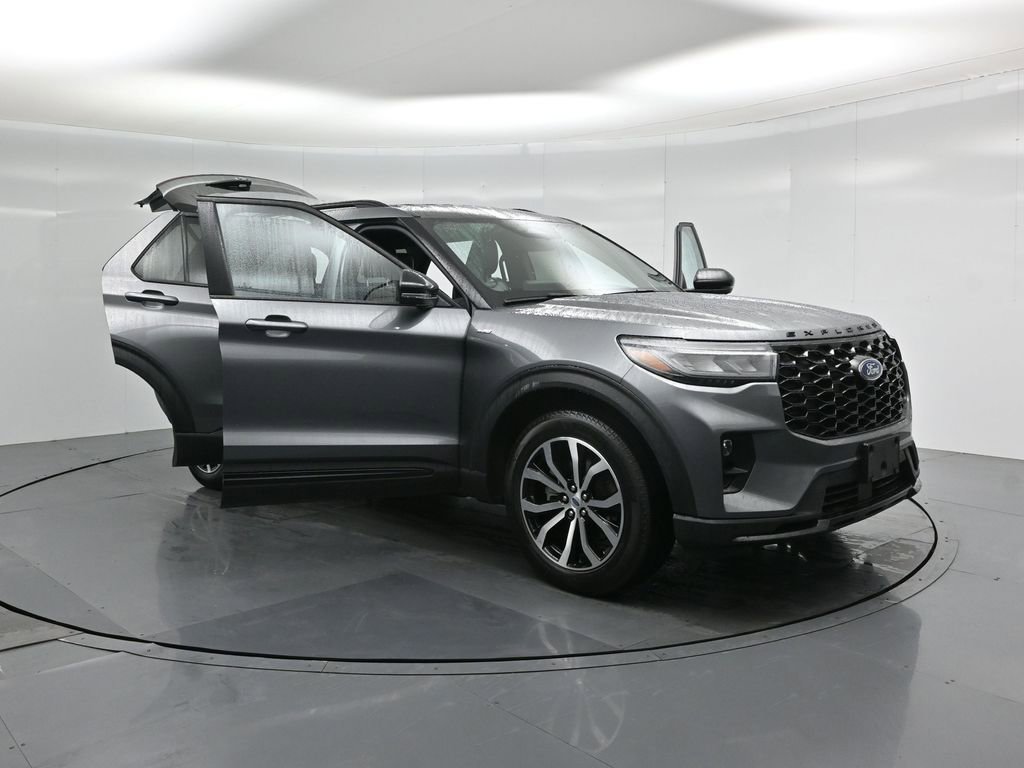 Certified 2025 Ford Explorer ST-Line image 34